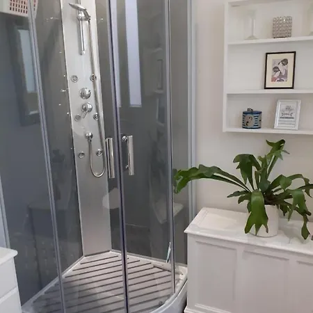 Oasis Master Bed & Breakfast